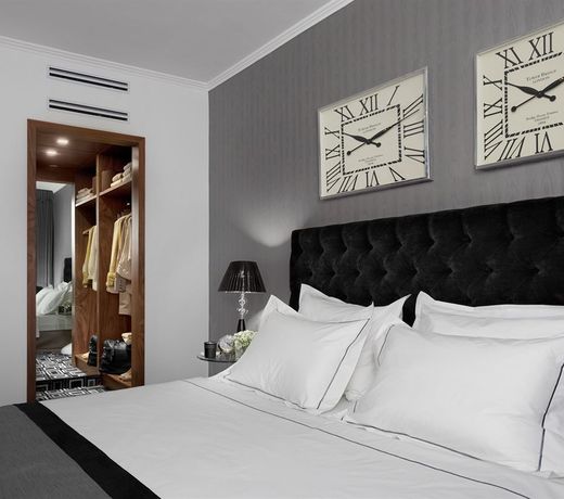 Alexander Hotel