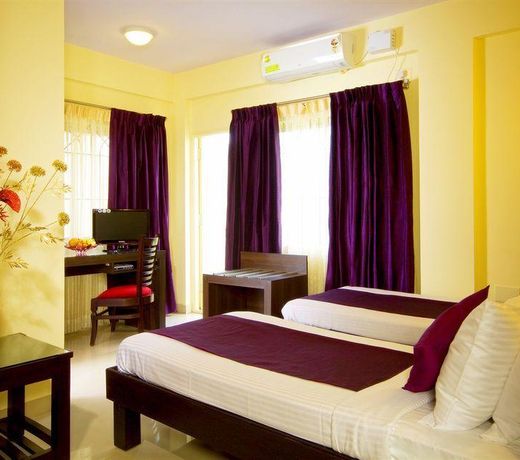 OYO 18923 Mel's Regency