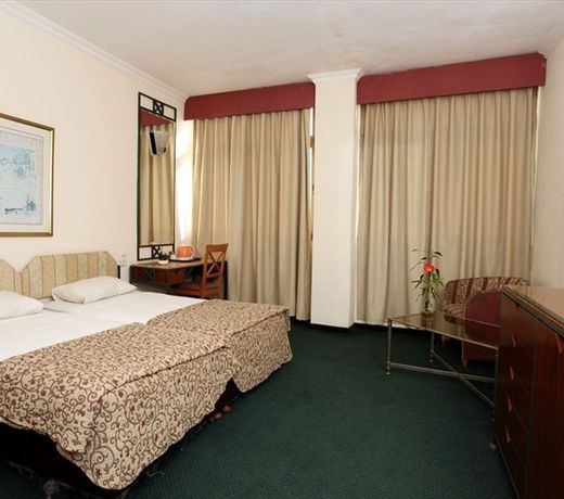 Deborah Hotel