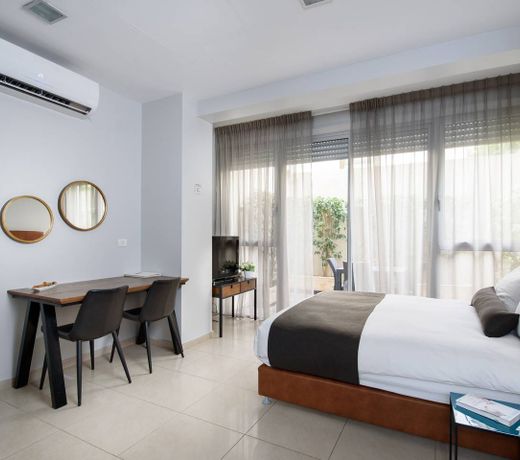 Sea Land Suites