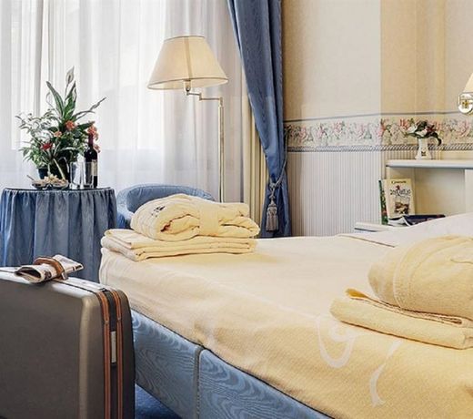 Hotel Bristol Buja