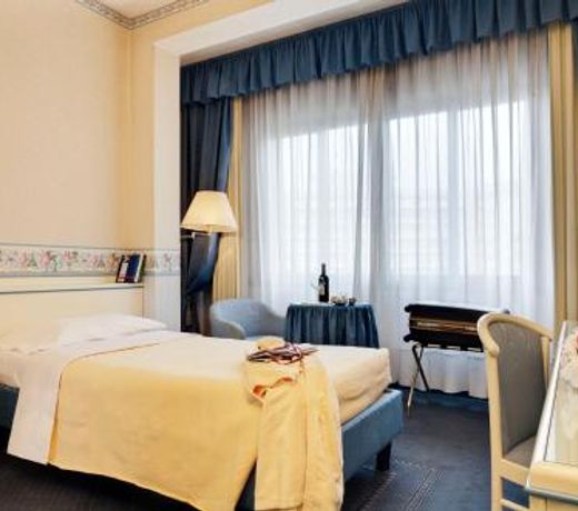 Hotel Bristol Buja