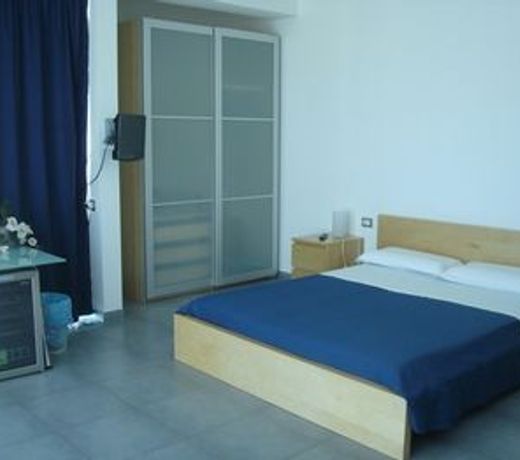 Enny Camere
