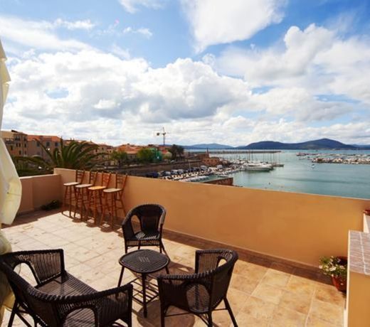 LA TERRAZZA SUL PORTO - GUEST HOUSE