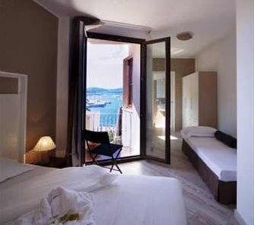 LA TERRAZZA SUL PORTO - GUEST HOUSE
