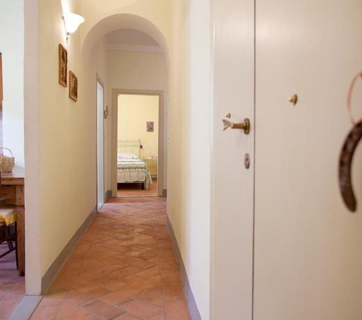 Appartamento di Lusso in Borgo Storico Toscano