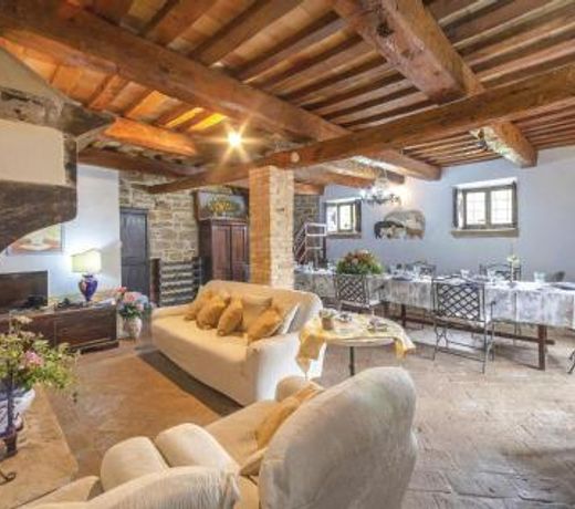 Nice home in Apecchio -PU- with 5 Bedrooms, Private swimming pool and Outdoor swimming pool