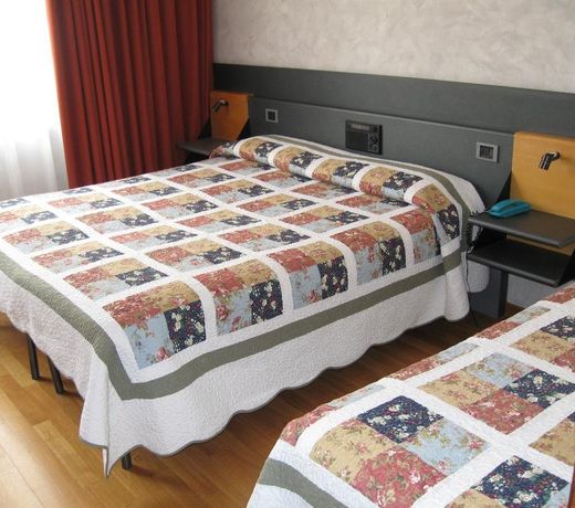 OMAMA Hotel