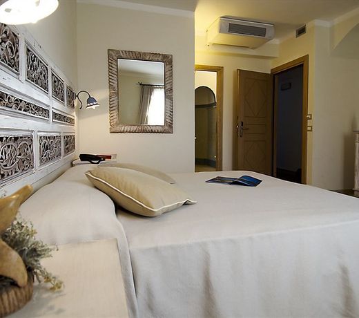NearBy Hotel