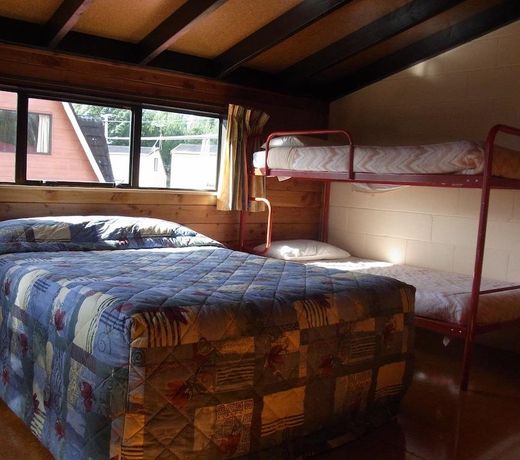 Ossies Motels and Chalets