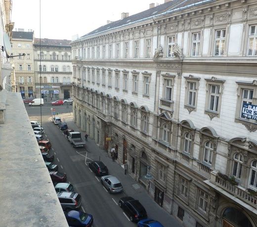 CITY CENTER ROOMS