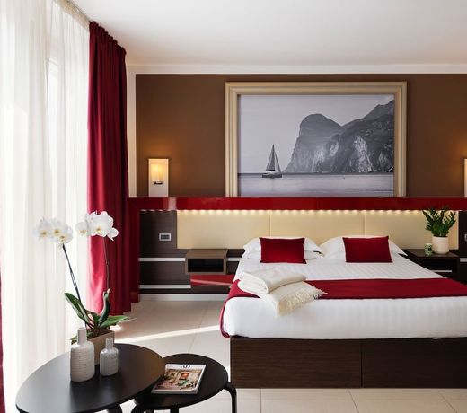 Kairos Garda Hotel