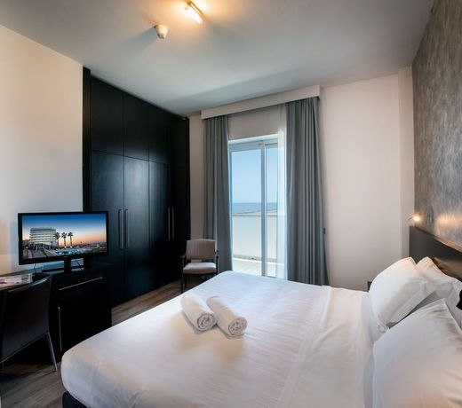 Sea Lion Hotel