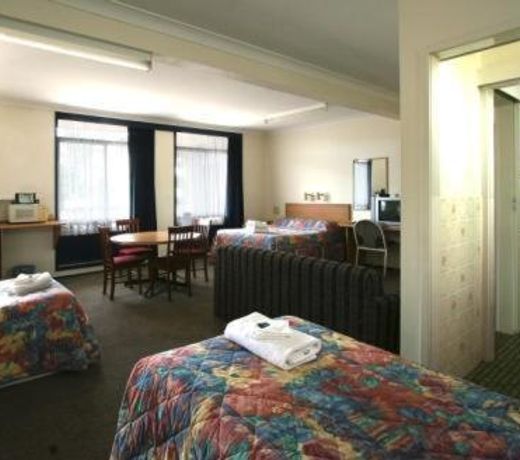 Hive Hotel, Moruya