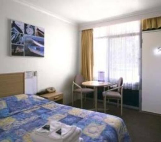 Hive Hotel, Moruya