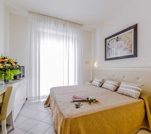 Hotel Athena