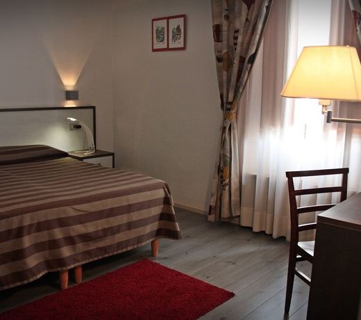 Hotel Magenta