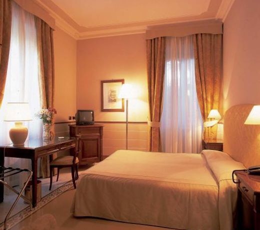 Hotel Flora