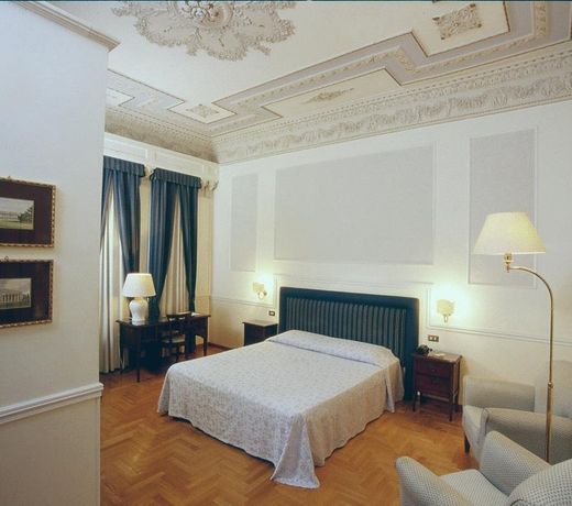 Hotel Flora