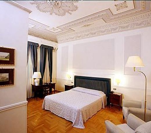 Hotel Flora