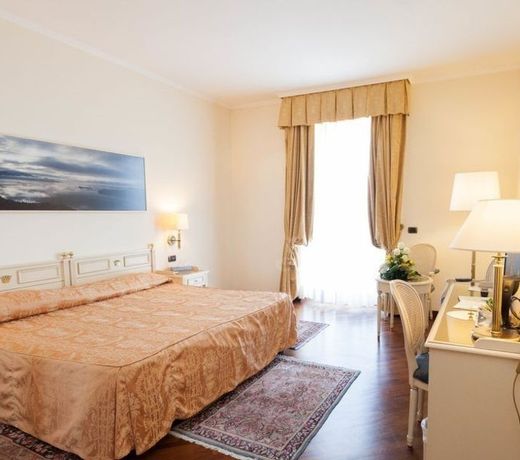 Hotel Savoy Palace