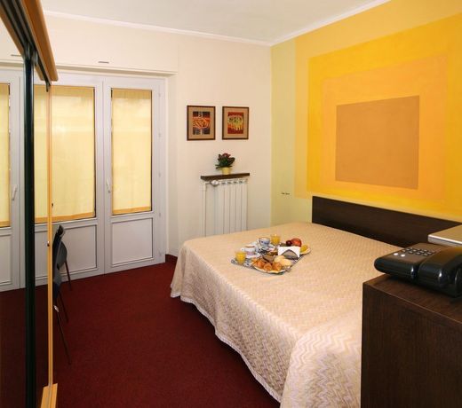 Hotel Cairoli