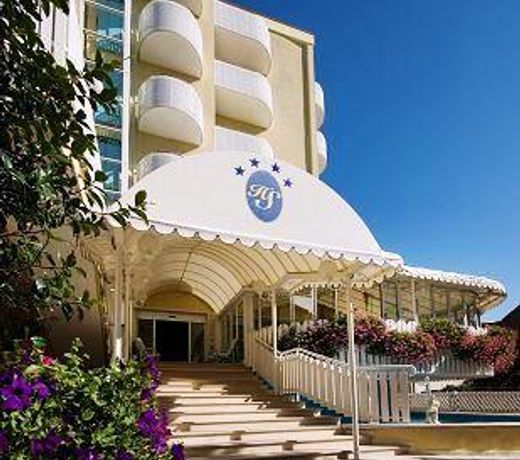 Salus Smart & Chic Hotel