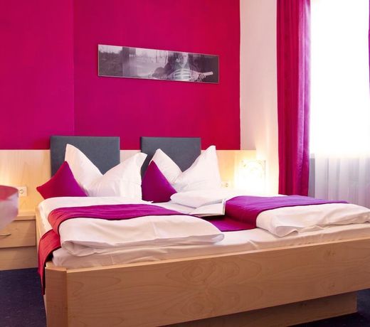Schlosshof Charme Resort â Hotel & Camping