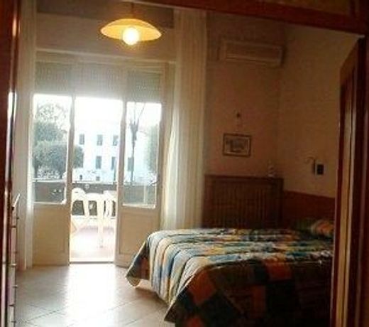 Eurotravel Bed And Car