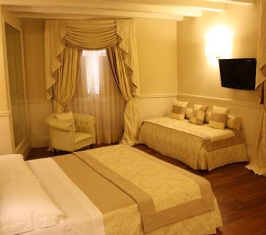Suite Hotel Santa Chiara