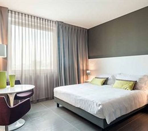 8Piuhotel