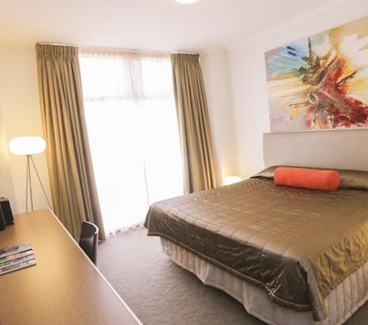 Indulge Apartments - Ontario