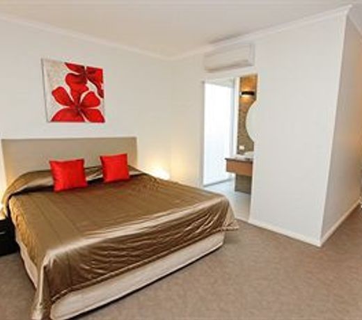 Indulge Apartments - Ontario