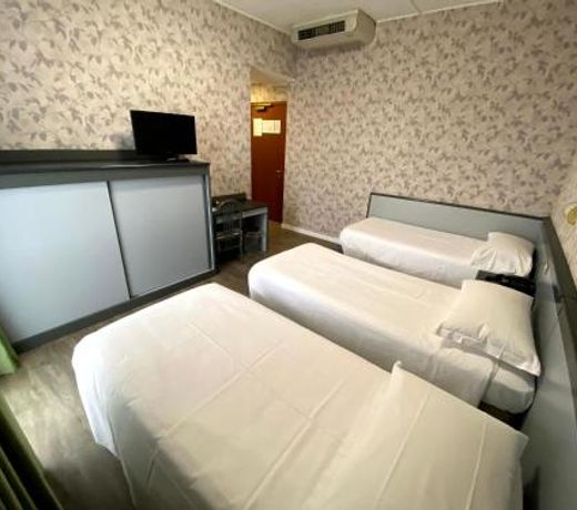 Hotel Embassy