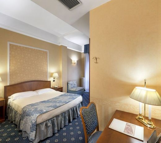 Lancaster Hotel