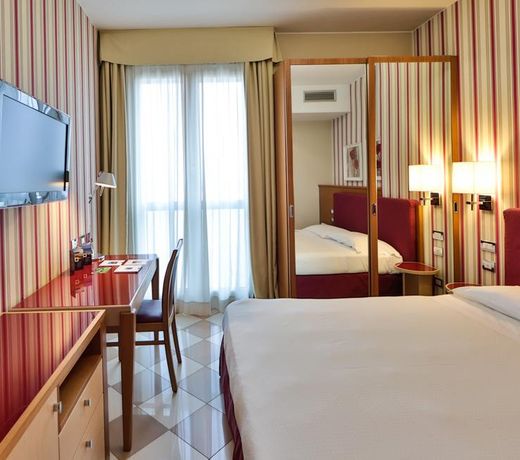 UNAHOTELS The ONE Milano Hotel & Residence