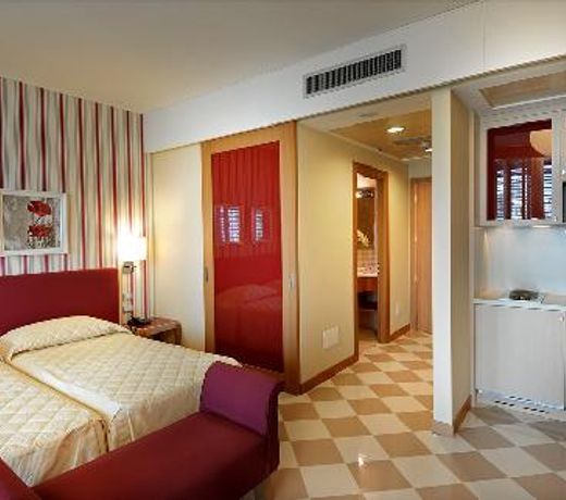UNAHOTELS The ONE Milano Hotel & Residence