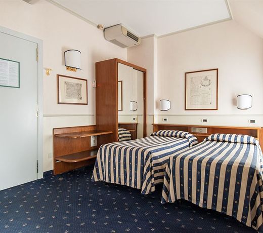 Hotel Flora