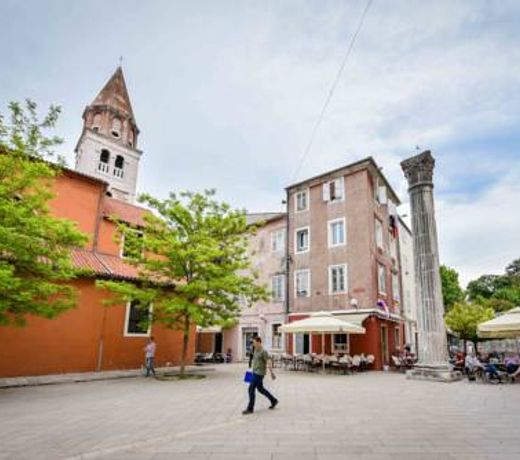 Old Town Jacuzzi Suite