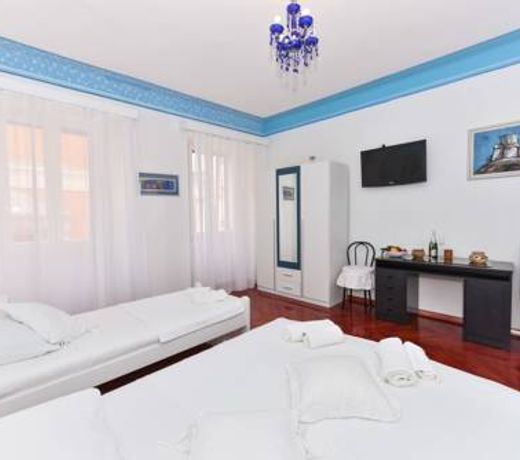 Old Town Jacuzzi Suite