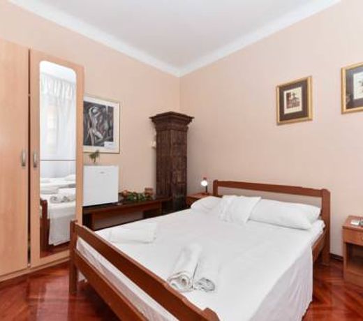 Old Town Jacuzzi Suite