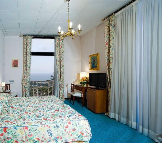 The Britannique Hotel Naples, Curio Collection By Hilton