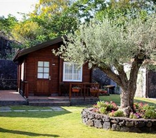 Etna Hut