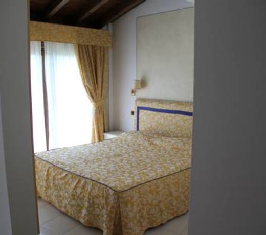 Le Corti Del Lago