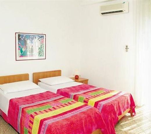 Ariston Petit Hotel