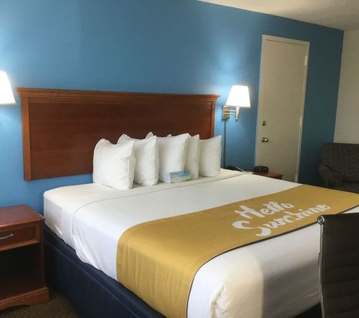 Days Inn & Suites by Wyndham Tallahassee Conf Center I-10