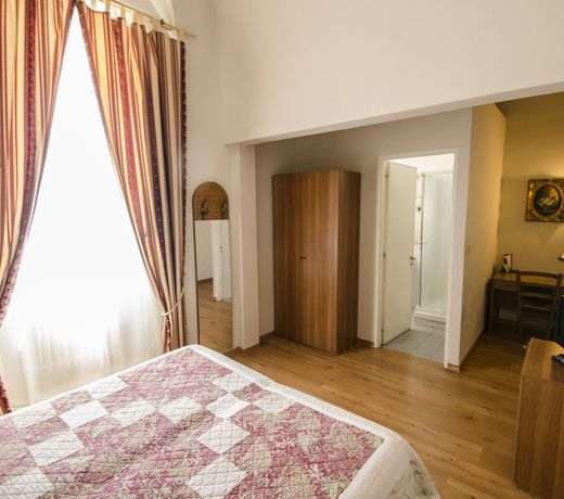 Hotel Iris
