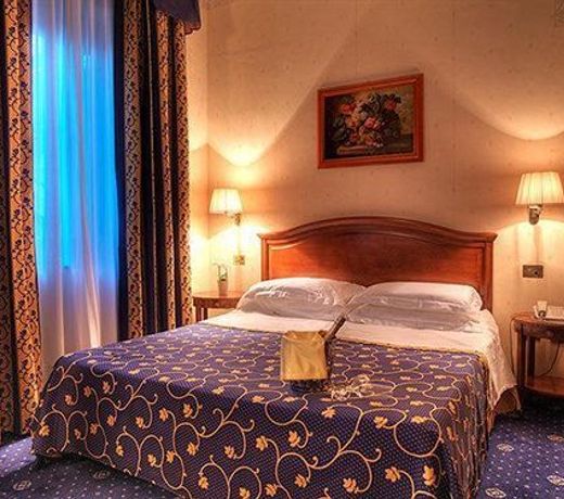 Hotel Carlton