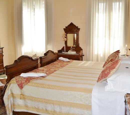 VILLA DE' FIORI