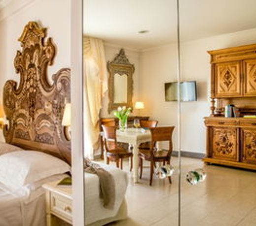 Arcom Palace